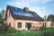 A imagem mostra um sistema fotovoltaico Viessmann com 10 painéis como símbolo da manutenção fotovoltaica.